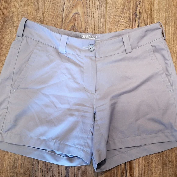 Nike Women's Gray Golf Shorts ☆ Size 8☆ - Picture 1 of 3